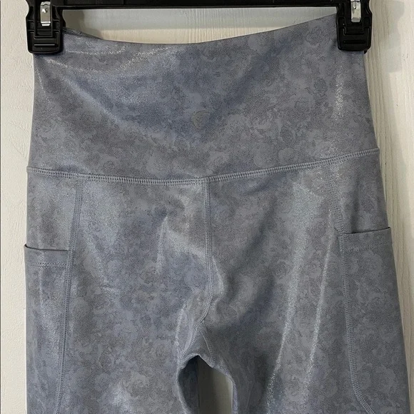 ZYIA NWT Slate Floral Pocket Light In Tight 7/8 24” Leggings Metallic Size 2 - Picture 8 of 11